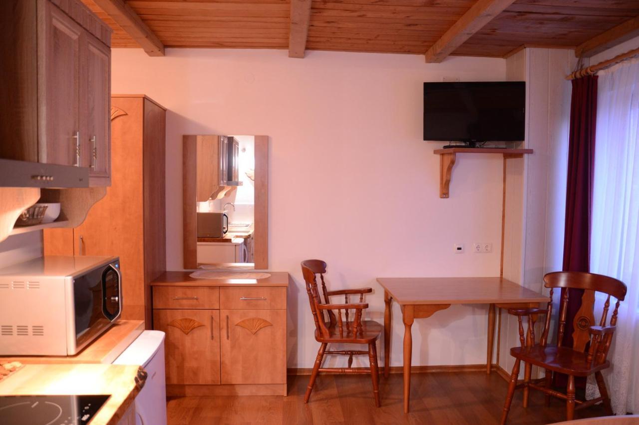 צ'רקנו Apartmens And Rooms Sostar מראה חיצוני תמונה