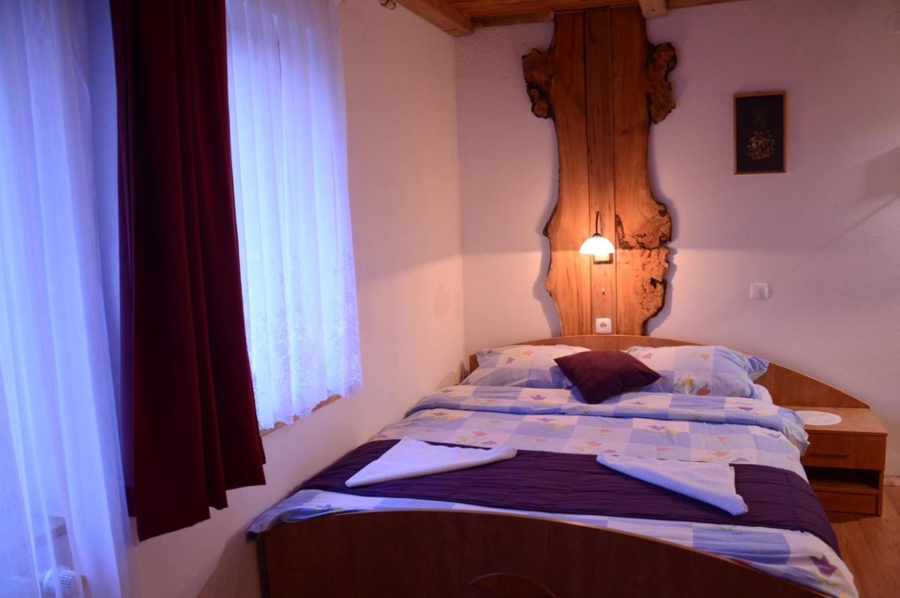 צ'רקנו Apartmens And Rooms Sostar מראה חיצוני תמונה