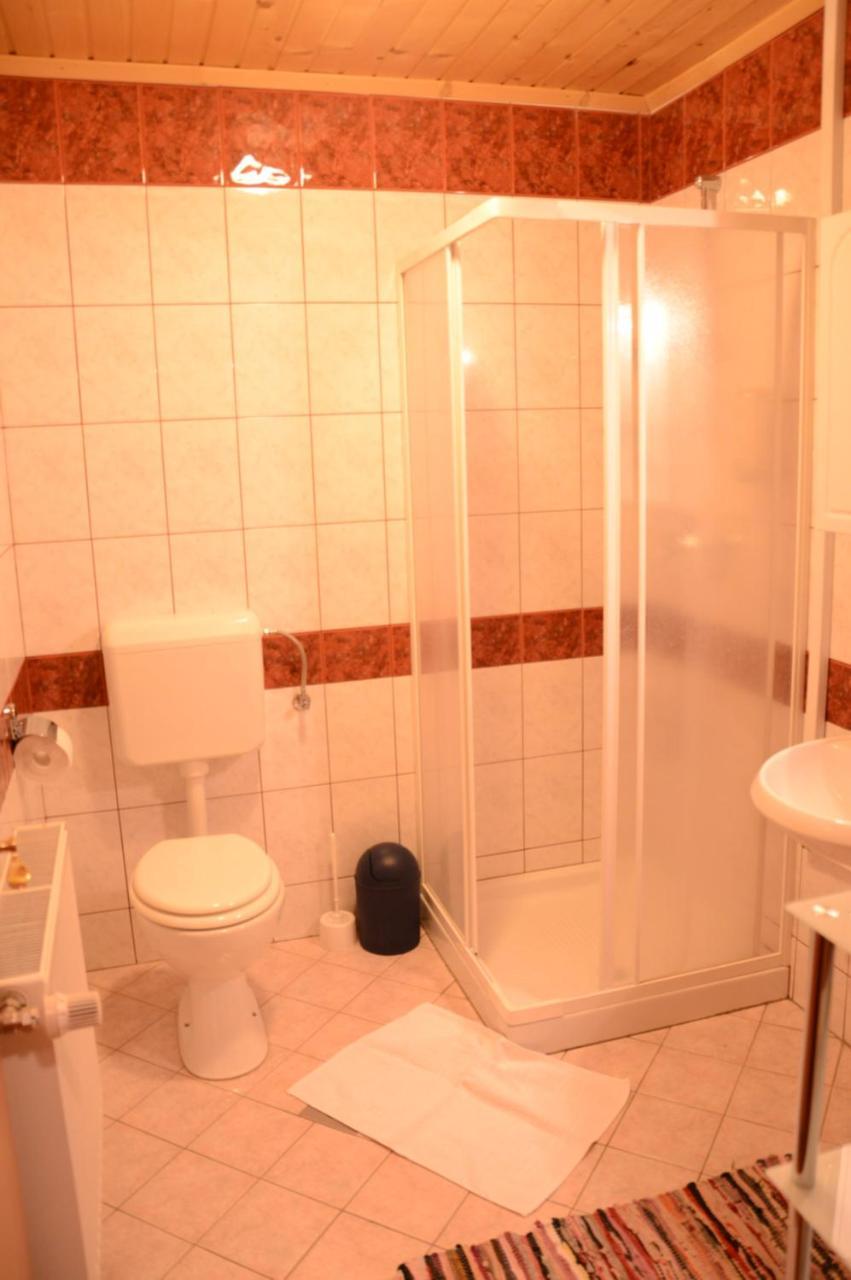 צ'רקנו Apartmens And Rooms Sostar מראה חיצוני תמונה