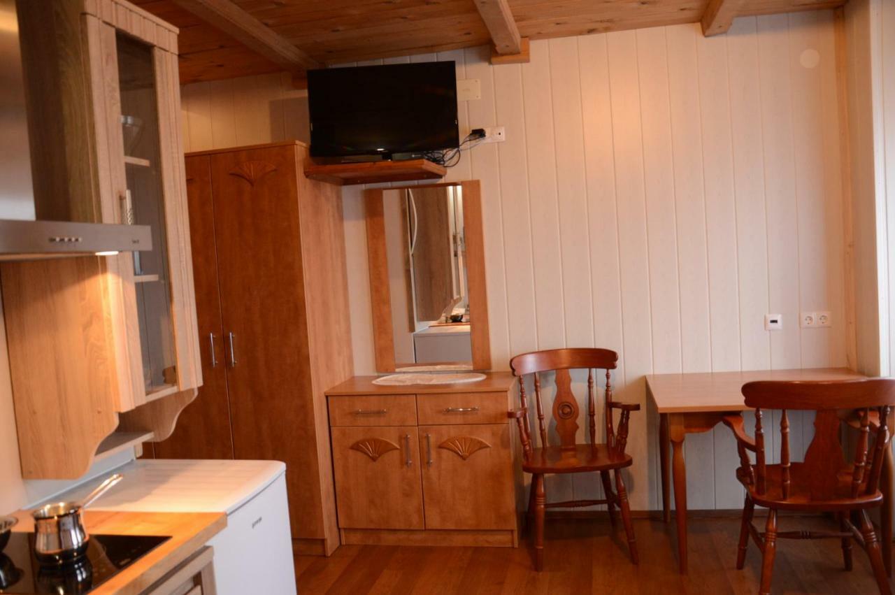 צ'רקנו Apartmens And Rooms Sostar מראה חיצוני תמונה